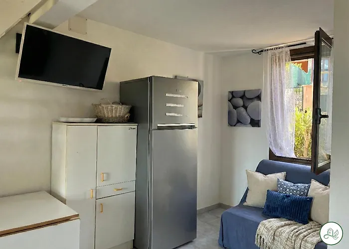 Franceschi Nyaraló *